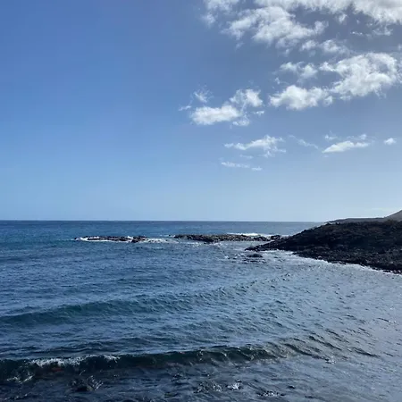 Apartment Ocean And Golf Views-steps From The Sea *