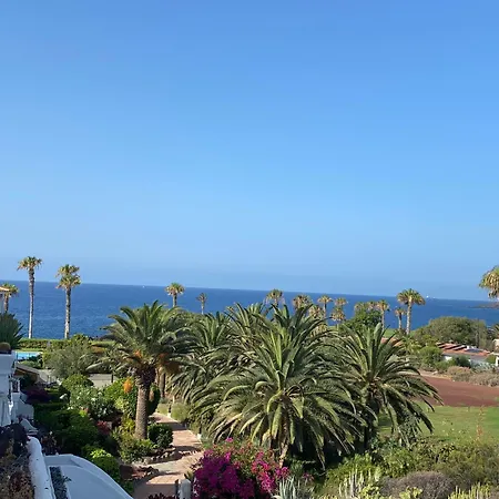 Apartment Ocean And Golf Views-steps From The Sea